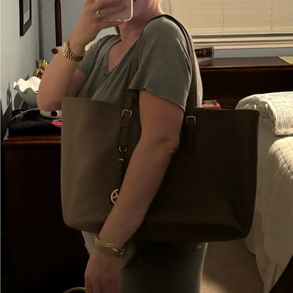 Michael Kors tan tote - Picture 3 of 6